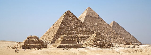640px-All_Gizah_Pyramids