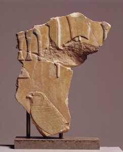 Bemalet relief fra Apries’ Palads i Memphis, ÆIN 1048. (Foto:Ole Haupt)